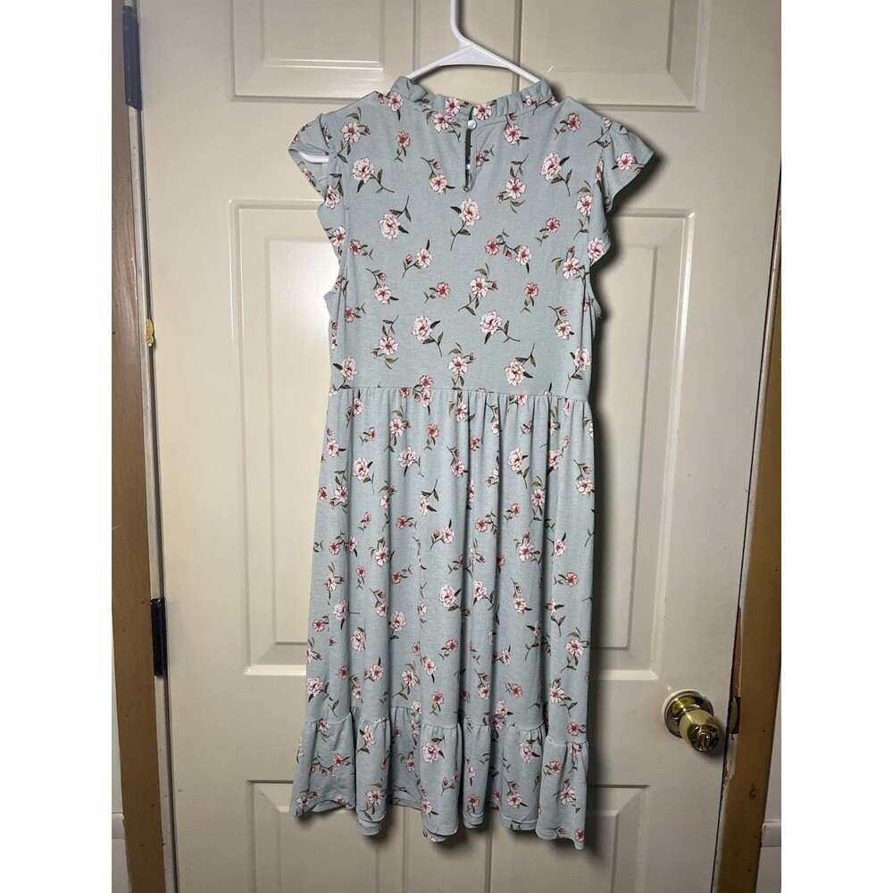 Monteau Floral Dress Light Green & Pink, preowned in excellent condition. Size M